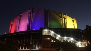 Wellington's Michael Fowler Centre lit up in the colours of the rainbow. (Source: stuff.co.nz and Paul Harper/Fairfax NZ)